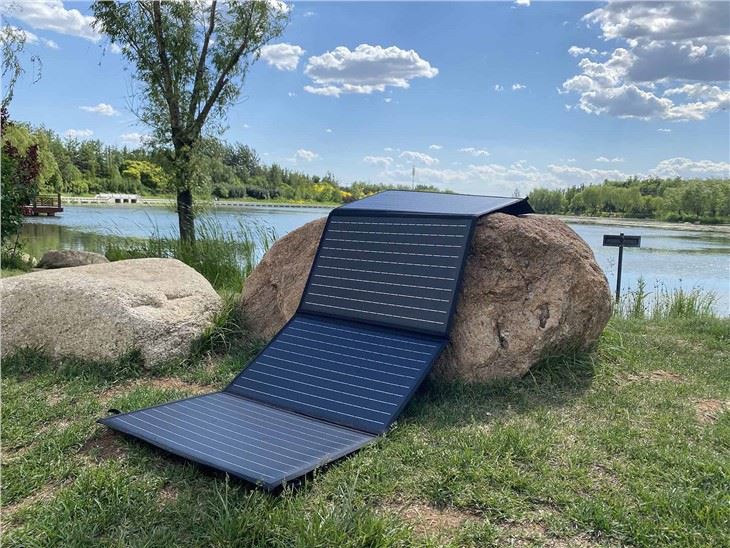 Camping Utilizzo del pannello solare pieghevole portatile