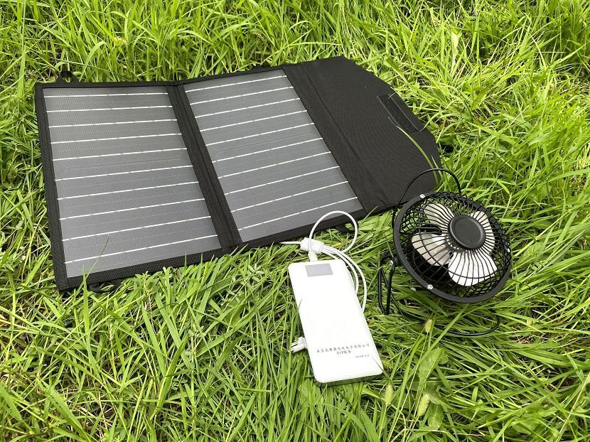 Pannello solare portatile pieghevole