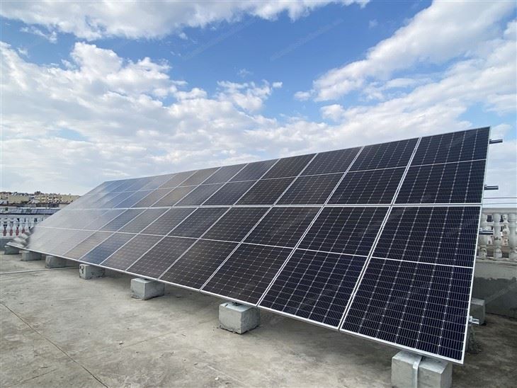 Sistema solare per il tetto della casa